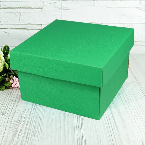 Подарочная коробка двухсторонний картон"зеленая" (15х15х9)