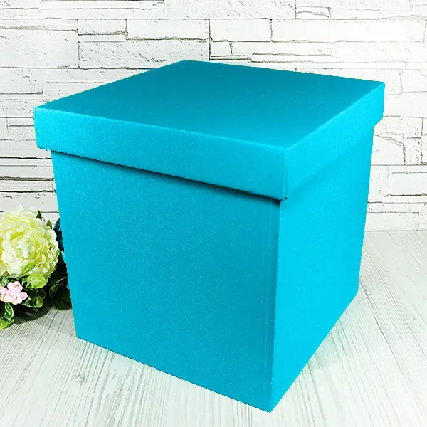 Подарочная коробка двухсторонний картон "голубая" (15х15х15)
