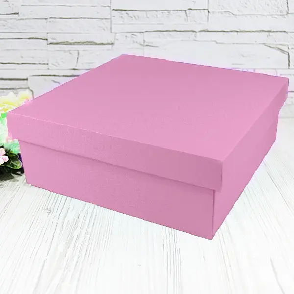 Подарочная коробка двухсторонний картон "розовая" (30х30х9)